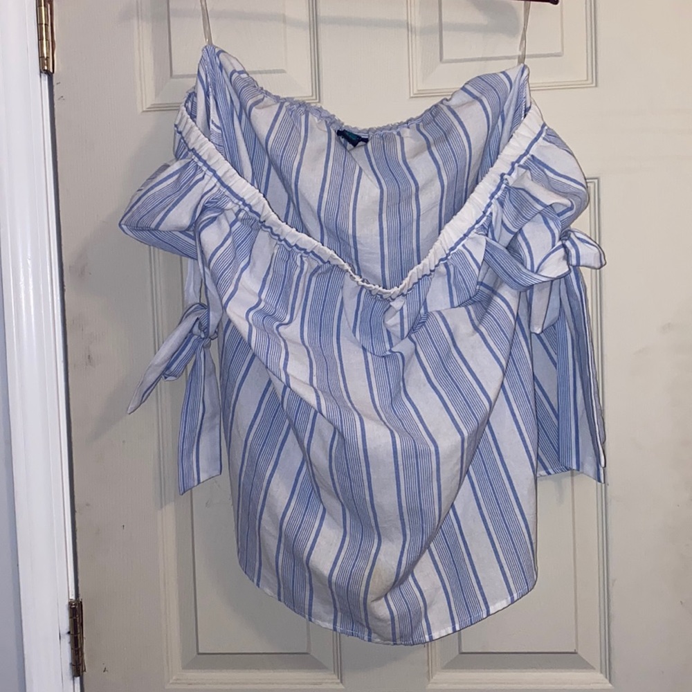 Super cute off the shoulder top.